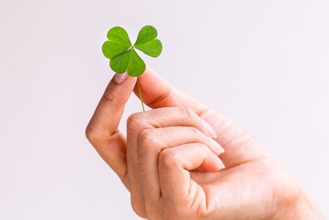 A sorte não vai te pegar pela mão