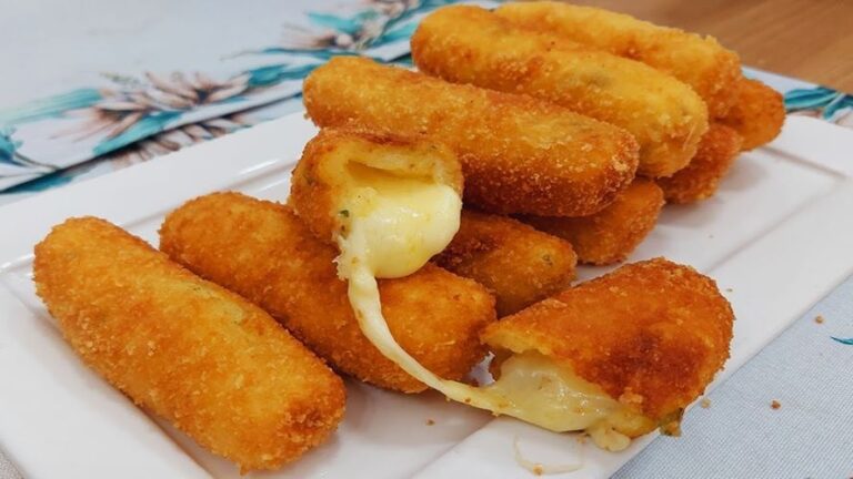 Croquetes com queijo tipo Polenguinho. Essa receita é simples de preparar, mas proporciona uma explosão de sabor em cada porção. Aproveite!
