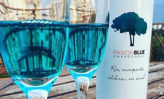 Vinho Azul: A Inovação que Dividiu Paladares e Redefiniu Tradições. Que tal experimentar essa novidade e tirar suas próprias conclusões?