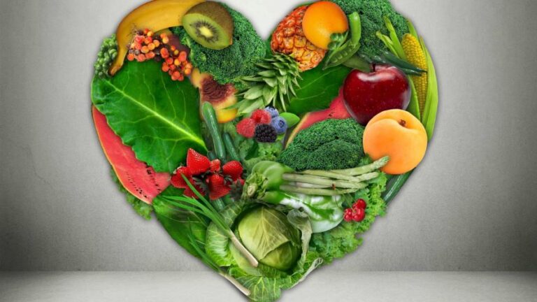 Alimentos que Ajudam a Desentupir Artérias. Priorize uma dieta equilibrada e consulte profissionais de saúde para orientações personalizadas.