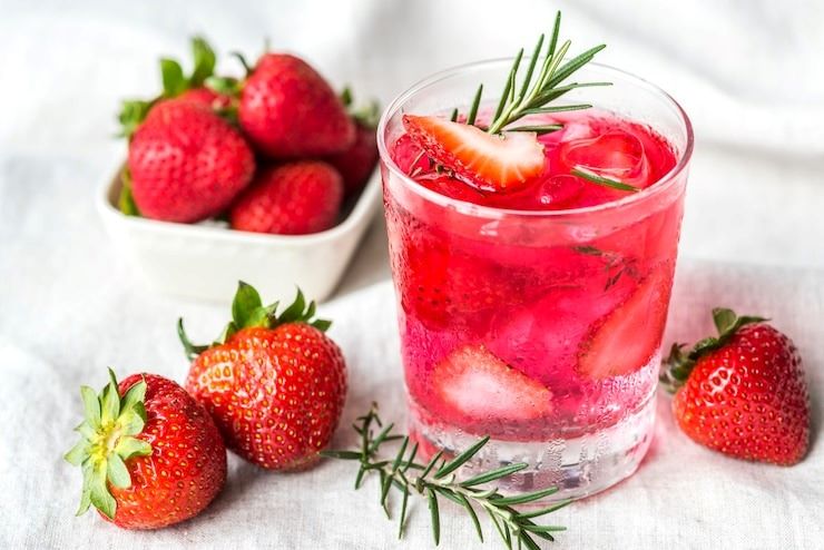 Experimente esta receita de Mojito de Morango e desfrute de uma bebida refrescante e deliciosa que é perfeita para qualquer ocasião!