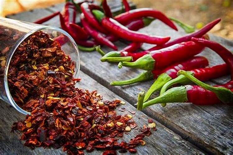 A comida picante faz mal à saúde? A resposta pode surpreender você. Comida picante não faz mal à saúde quando consumida com moderação.