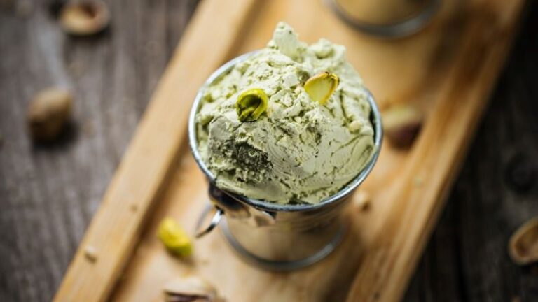 Gelado de Pistache Saudável:. Esta receita é ideal para quem busca uma alternativa nutritiva e simples de preparar.