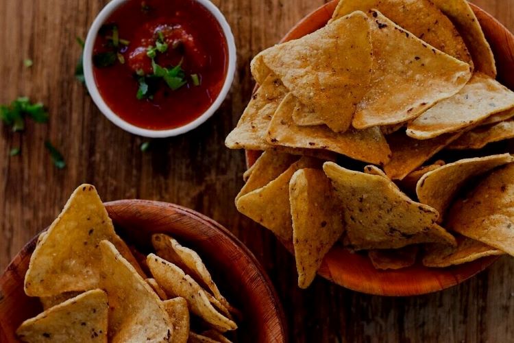 Uma receita de Doritos saudável que é feito com grão-de-bico. Além disso, é cheio de sabor e com certeza vai satisfazer seus desejos.