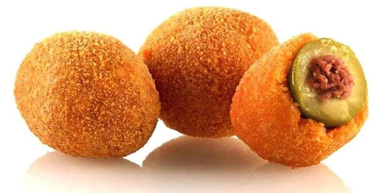 Azeitonas recheadas e empanadas, um petisco perfeito para serem servidas antes das ceias de fim de ano. Confira esse petisco delicioso.