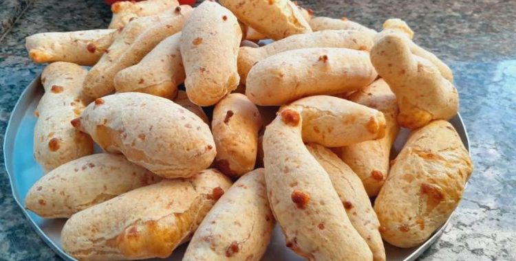Biscoito de Polvilho temperado - Delícia de biscoito de polvilho crocante feito em casa, Prepare essa delícia para sua família.