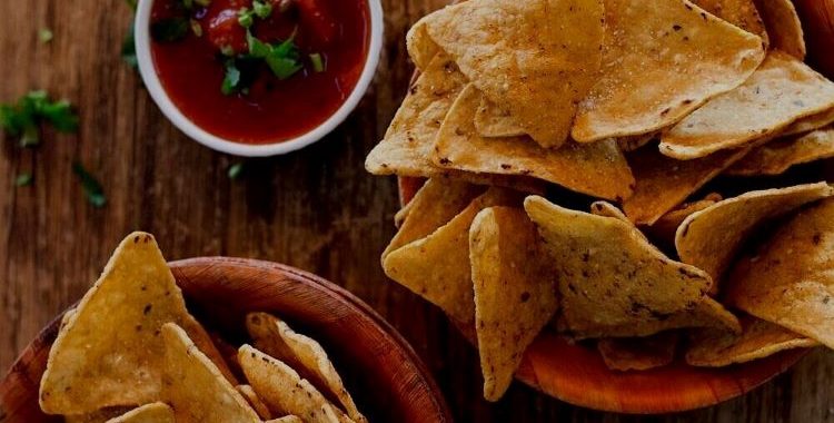 Uma receita de Doritos saudável que é feito com grão-de-bico. Além disso, é cheio de sabor e com certeza vai satisfazer seus desejos.
